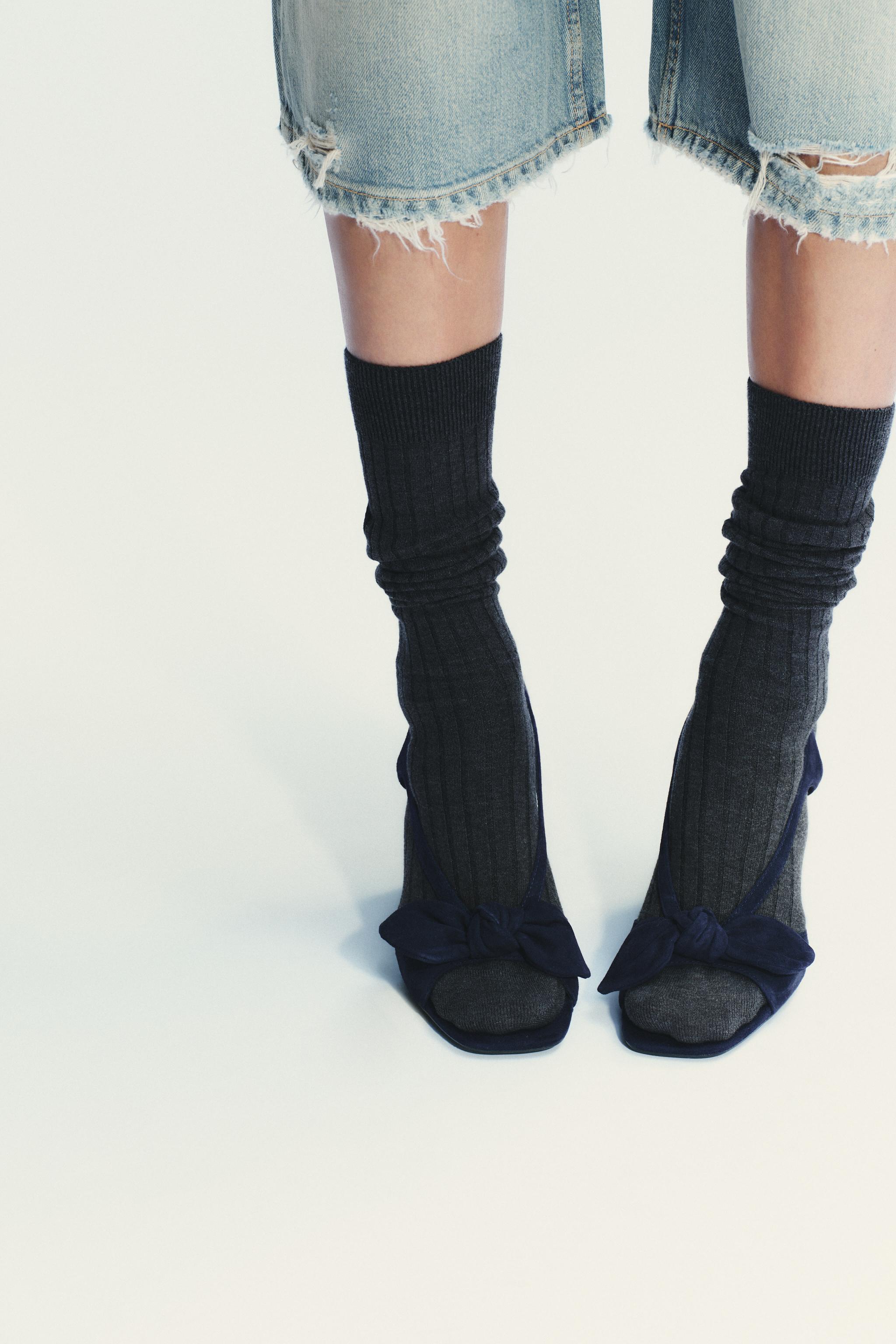 SUEDE BOW HEELED SANDALS